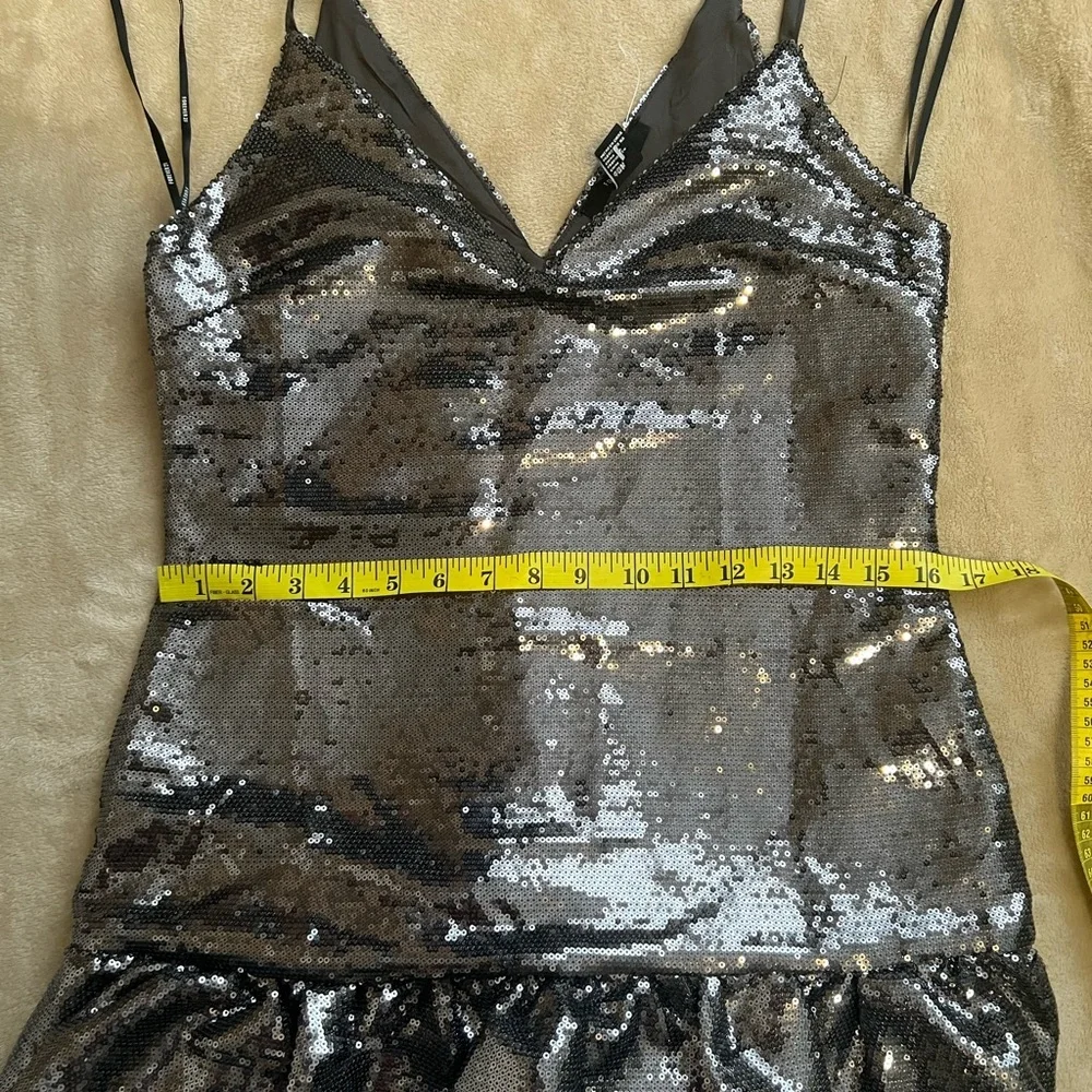 Forever 21 Metallic V-neck sequin dress – Size M - Picture 8 of 11